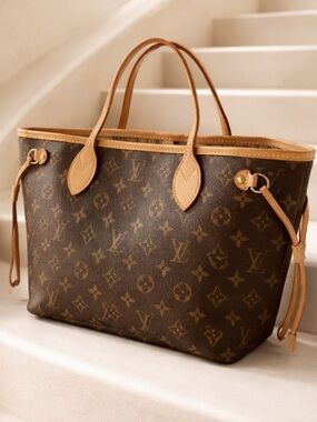 Authentic  Louis Vuitton Monogram Never Full MM Shoulder Bag.